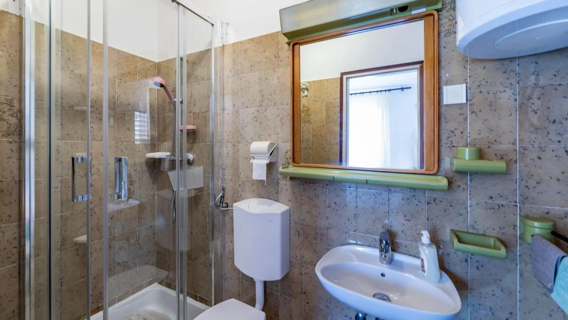 Rooms Sale Marija Baška 0*,